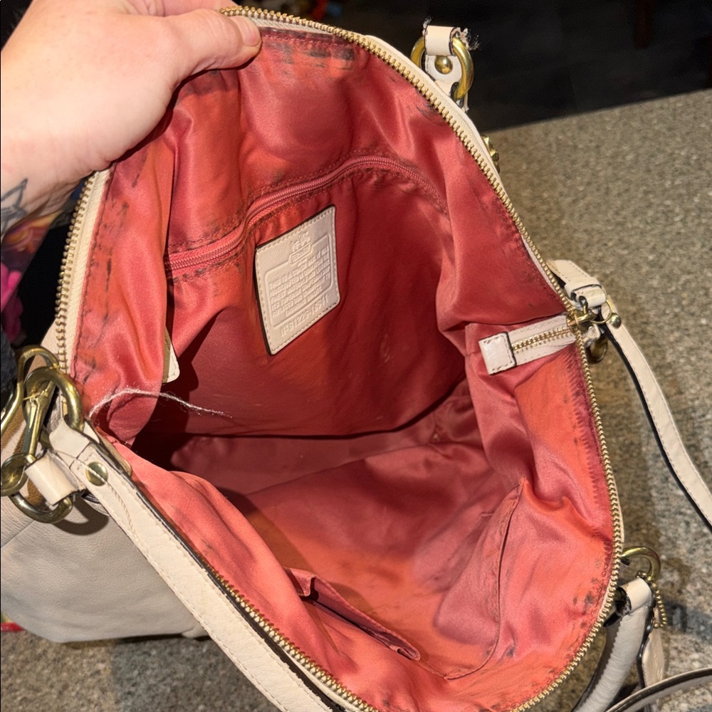 Coach Off-White Leather Shoulder Bag - Picture 4 of 6